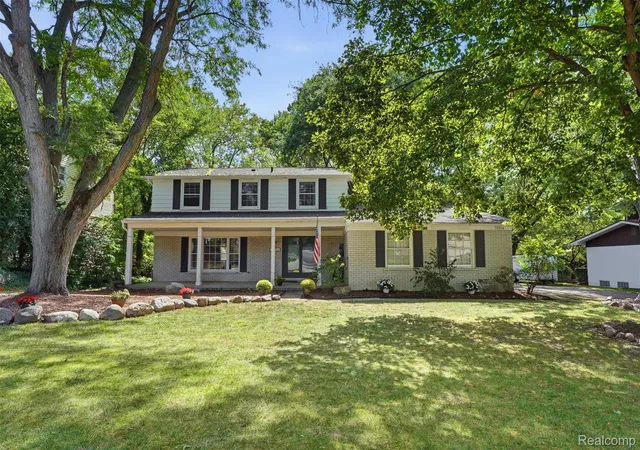 Photo 1 of Single family home for sale at 30954 Oak Valley Dr, Farmington Hills City Oakland, MI 48331 | MLS# 20261068178 | Listing updated on 2026-08-28