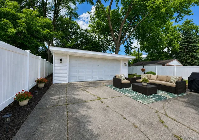 Photo 17 of Single family home for sale at 1507 E Windemere Ave, Royal Oak City Oakland, MI 48073 | MLS# 20261068181 | Listing updated on 2026-09-14