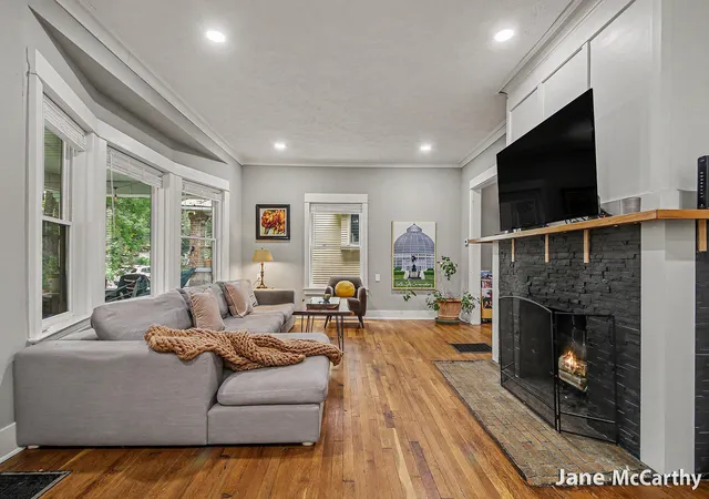 Photo 4 of Single family home for sale at 1240 Bemis St SE, Grand Rapids, MI 49506 | MLS# 65026044943 | Listing updated on 2026-09-24