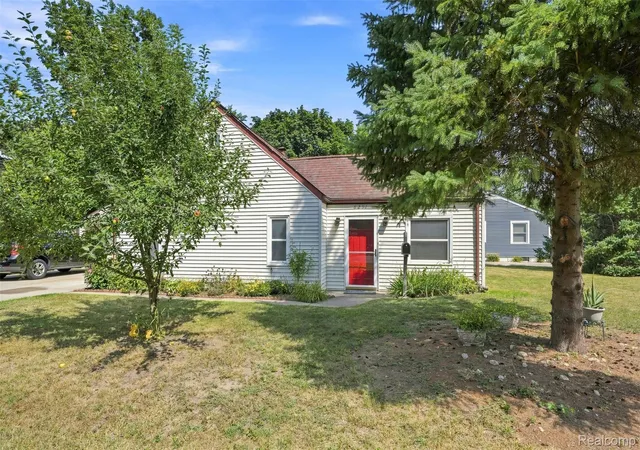 Photo 1 of Single family home for sale at 8251 Mcclellan St, Utica City Macomb, MI 48317 | MLS# 20261068193 | Listing updated on 2026-09-13