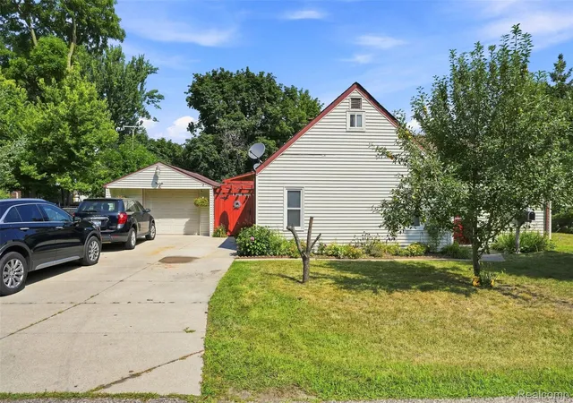 Photo 2 of Single family home for sale at 8251 Mcclellan St, Utica City Macomb, MI 48317 | MLS# 20261068193 | Listing updated on 2026-09-13