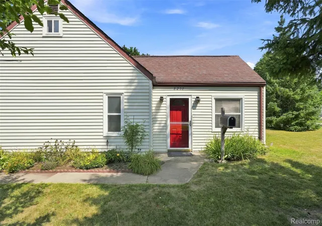 Photo 3 of Single family home for sale at 8251 Mcclellan St, Utica City Macomb, MI 48317 | MLS# 20261068193 | Listing updated on 2026-09-13