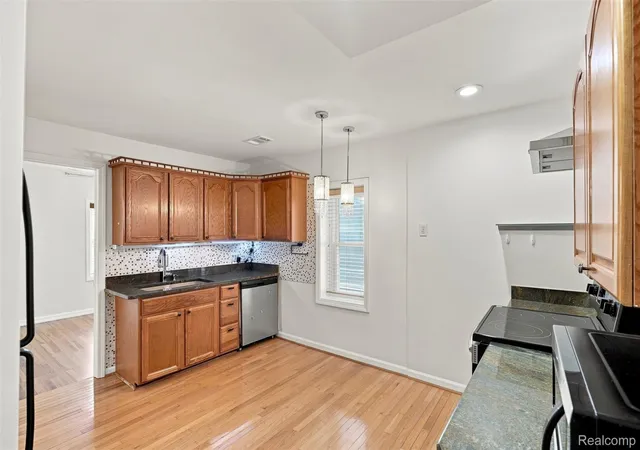 Photo 4 of Single family home for sale at 8251 Mcclellan St, Utica City Macomb, MI 48317 | MLS# 20261068193 | Listing updated on 2026-09-13