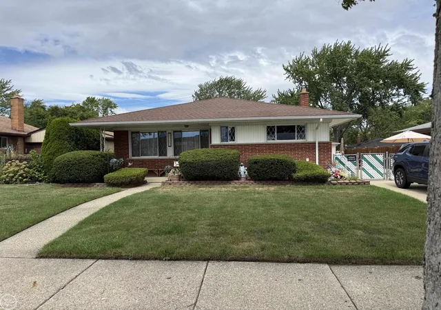 Photo 1 of Single family home for sale at 21009 Danbury St, Clinton Charter Township Macomb, MI 48035 | MLS# 58050219781 | Listing updated on 2026-08-27