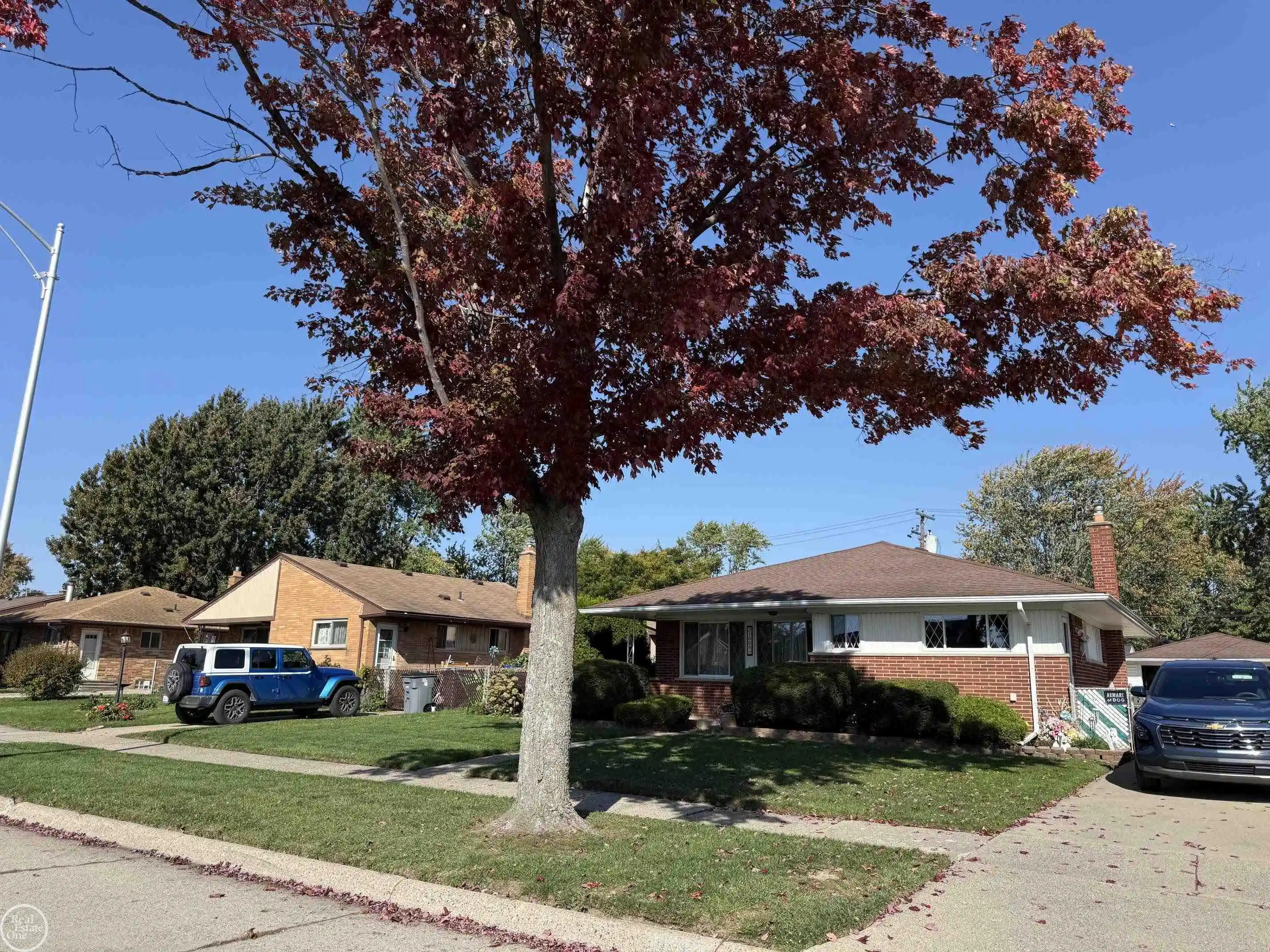 Photo 1 of Single family home for sale at 21009 Danbury St, Clinton Township, MI 48035 | MLS# 58050219781 | Listing updated on 2026-10-13