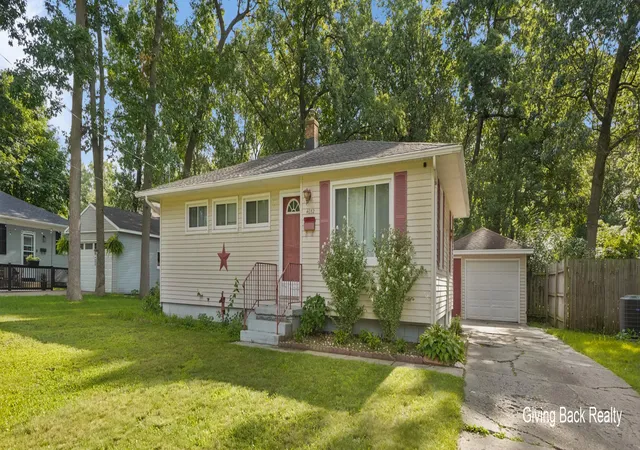 1st image of 4032 Flamingo Ave Sw, Wyoming City Kent, MI 49509 | MLS# 65026044957