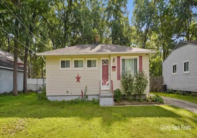 2nd image of 4032 Flamingo Ave Sw, Wyoming City Kent, MI 49509 | MLS# 65026044957