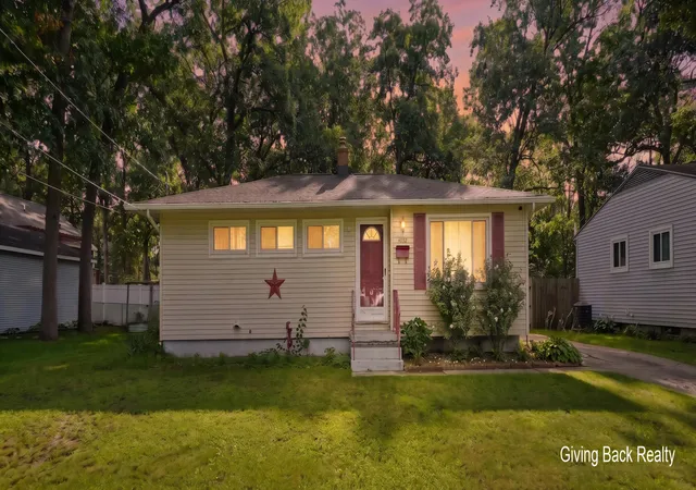 3rd image of 4032 Flamingo Ave Sw, Wyoming City Kent, MI 49509 | MLS# 65026044957