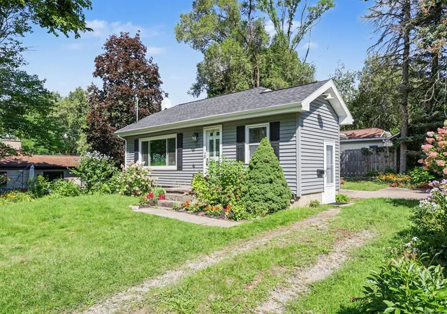 2nd image of 251 Curtis Ave, Battle Creek City Calhoun, MI 49017 | MLS# 66026044960