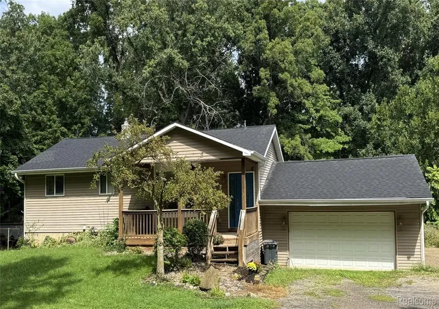Photo 2 of Single family home for sale at 12389 White Lake Rd, Tyrone Township Livingston, MI 48430 | MLS# 20261068218 | Listing updated on 2026-09-11