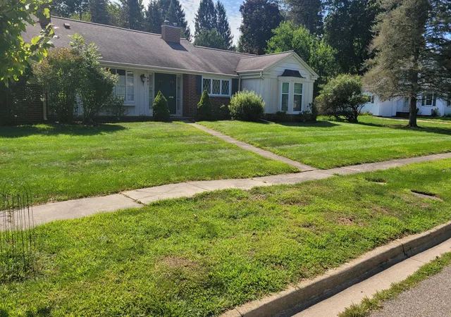 Photo 2 of Single family home for sale at 601 Se Manor Dr, Albion City Calhoun, MI 49224 | MLS# 62026044971 | Listing updated on 2026-09-08