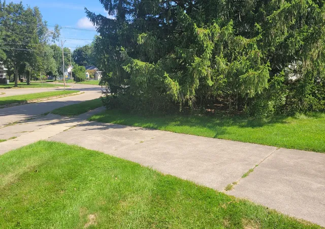 Photo 3 of Single family home for sale at 601 Se Manor Dr, Albion City Calhoun, MI 49224 | MLS# 62026044971 | Listing updated on 2026-09-08