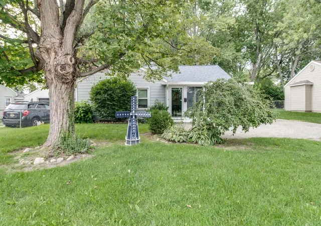 2nd image of 548 Riverside Dr, Battle Creek City Calhoun, MI 49015 | MLS# 78080072822