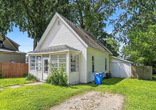Photo 2 of Single family home for sale at 308 N 6th St, Niles City Berrien, MI 49120 | MLS# 65026044973 | Listing updated on 2026-08-25