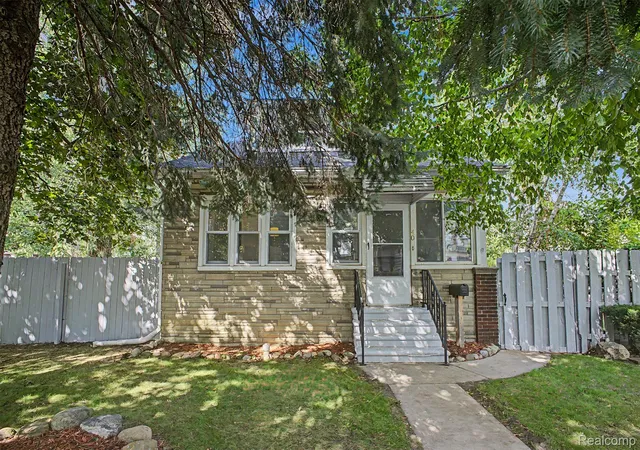 Photo 1 of Single family home for sale at 40 W Benson St, Ecorse City Wayne, MI 48229 | MLS# 20261068223 | Listing updated on 2026-09-17