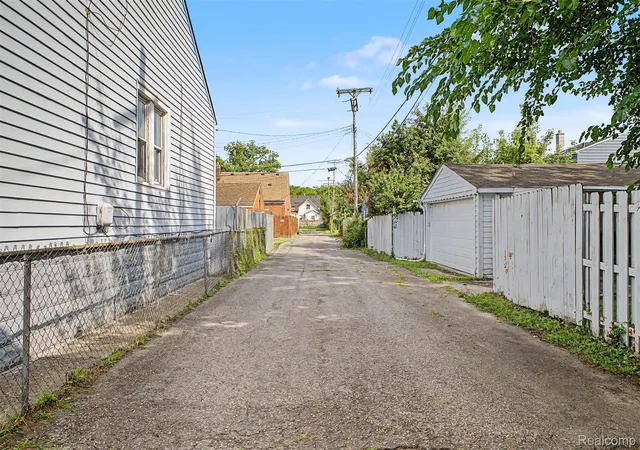 Photo 3 of Single family home for sale at 40 W Benson St, Ecorse City Wayne, MI 48229 | MLS# 20261068223 | Listing updated on 2026-09-17