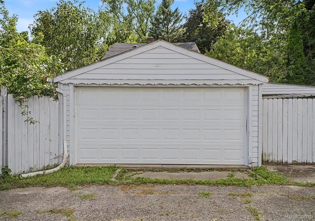 Photo 3 of Single family home for sale at 40 W Benson St, Ecorse City Wayne, MI 48229 | MLS# 20261068223 | Listing updated on 2026-09-17