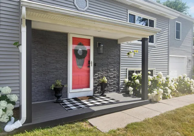 Photo 2 of Single family home for sale at 438 South St, Blissfield Township Lenawee, MI 49228 | MLS# 81026044979 | Listing updated on 2026-09-03