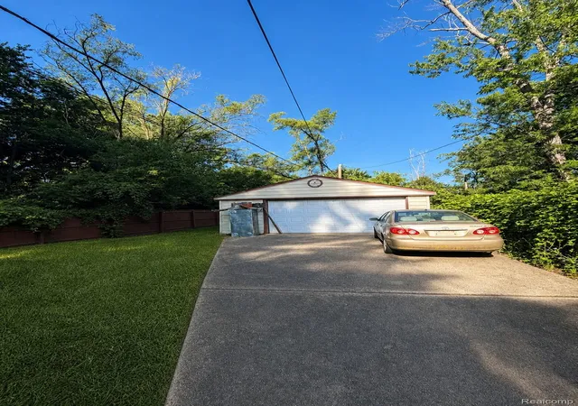 Photo 3 of Single family home for sale at 15949 Winston, Redford Charter Township Wayne, MI 48239 | MLS# 20261068232 | Listing updated on 2026-08-29