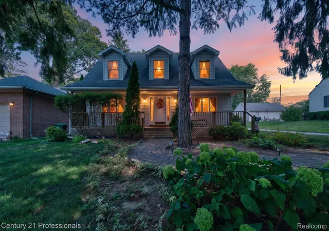 Photo 1 of Sale Pending at 32120 Leona St, Garden City City Wayne, MI 48135 | MLS# 20261068238 | Listing updated on 2026-09-07
