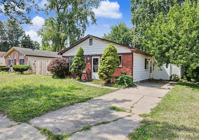 Photo 2 of Single family home for sale at 5846 Westlake St, Taylor City Wayne, MI 48180 | MLS# 20261068239 | Listing updated on 2026-08-27