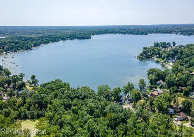 2nd image of 425 E East Shore Dr, Northfield Township Washtenaw, MI 48189 | MLS# 20261068240