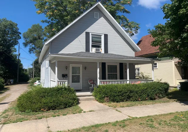Photo 1 of Single family home for sale at 506 S Washington Ave, Ludington City Mason, MI 49431 | MLS# 67026044987 | Listing updated on 2026-09-06