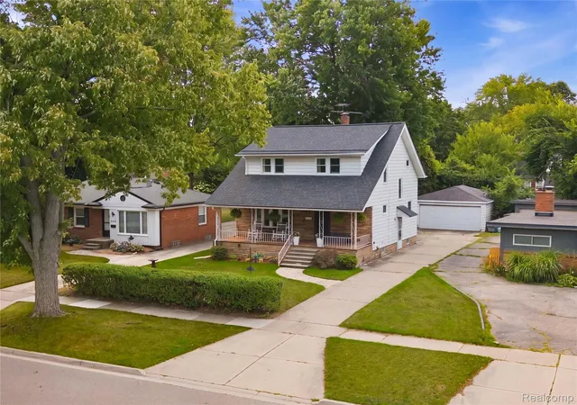 Photo 2 of Single family home for sale at 665 Harrington St, Mt Clemens City Macomb, MI 48043 | MLS# 20261068247 | Listing updated on 2026-09-03