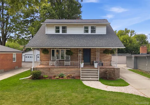 Photo 3 of Single family home for sale at 665 Harrington St, Mt Clemens City Macomb, MI 48043 | MLS# 20261068247 | Listing updated on 2026-09-03