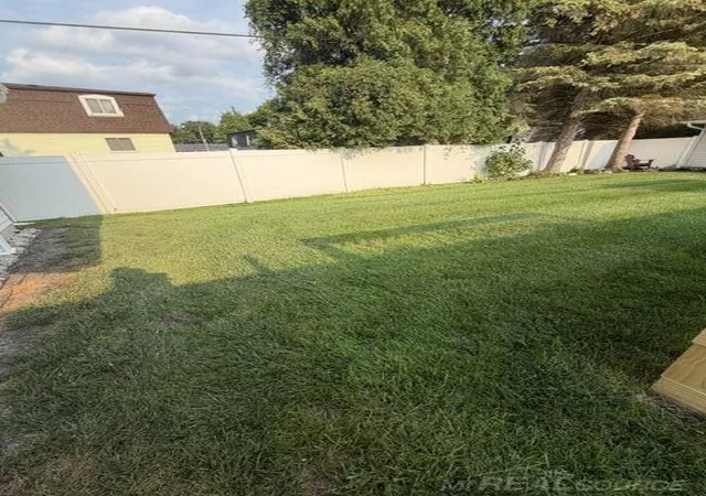 5th image of 3506 Holland Park Ln, Port Huron City St Clair, MI 48060 | MLS# 58050219797