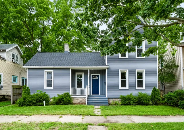 Photo 2 of Single family home for sale at 1325 Broadway Ave Nw, Grand Rapids City Kent, MI 49504 | MLS# 65026044993 | Listing updated on 2026-09-13