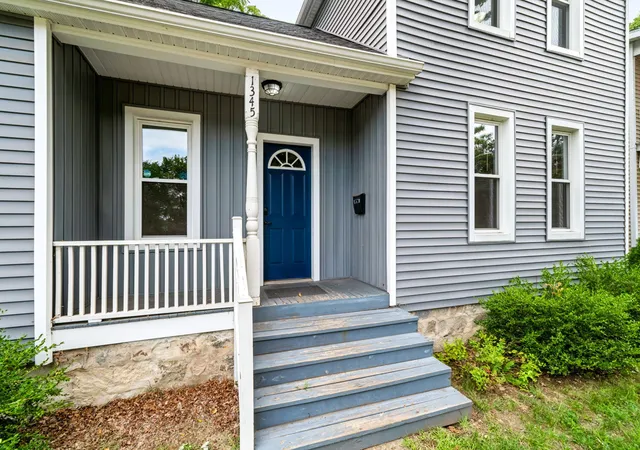 Photo 3 of Single family home for sale at 1325 Broadway Ave Nw, Grand Rapids City Kent, MI 49504 | MLS# 65026044993 | Listing updated on 2026-09-13