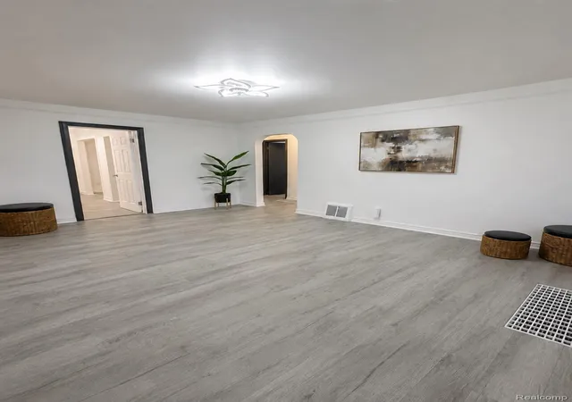 Photo 4 of Single family home for sale at 948 Hubbard Ave, Flint City Genesee, MI 48503 | MLS# 20261068260 | Listing updated on 2026-09-14