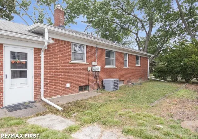 Photo 3 of Single family home for sale at 32215 Solon St, Roseville City Macomb, MI 48066 | MLS# 58050219804 | Listing updated on 2026-08-27