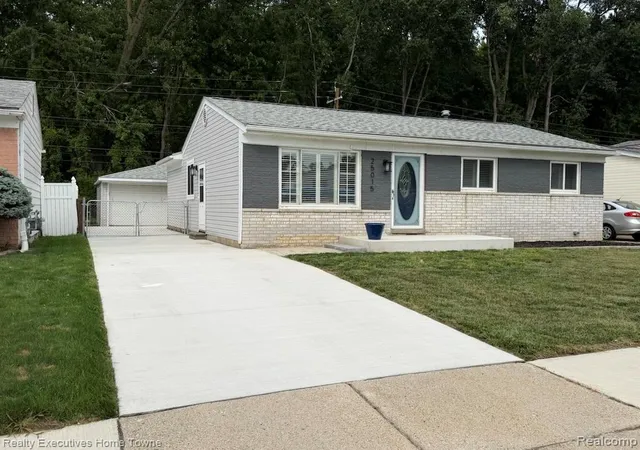 Photo 2 of Single family home for sale at 25015 Orchid St, Harrison Charter Township Macomb, MI 48045 | MLS# 20261068262 | Listing updated on 2026-08-31