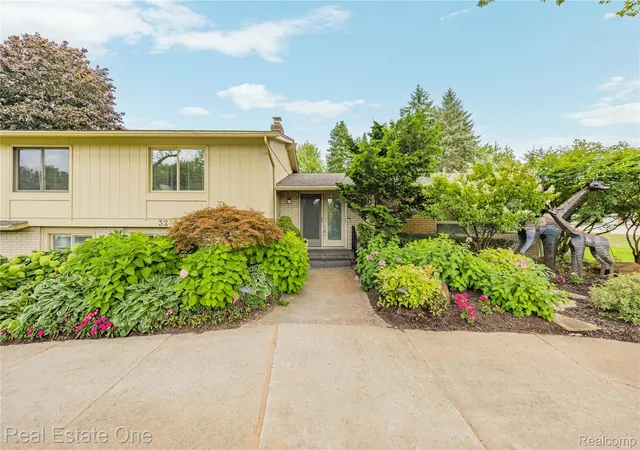 Photo 1 of Sale Pending at 3205 Parkland Dr, West Bloomfield Charter Township Oakland, MI 48322 | MLS# 20261068264 | Listing updated on 2026-09-11