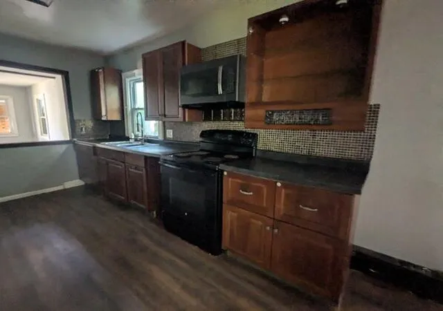 Photo 3 of Single family home for sale at 1527 Robertson Ave, Lansing City Ingham, MI 48915 | MLS# 81026045007 | Listing updated on 2026-08-26