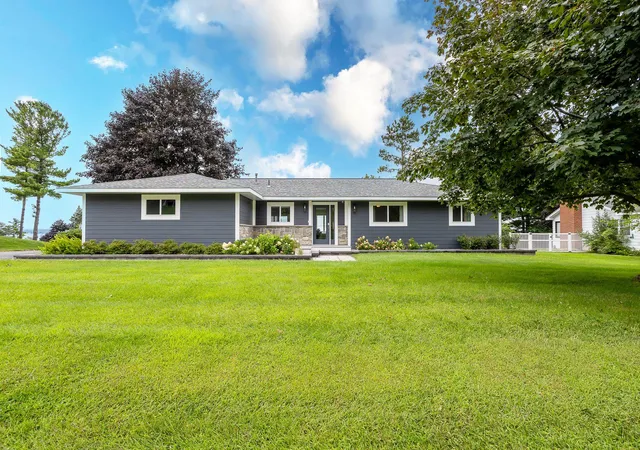 Photo 2 of Single family home for sale at 3363 Scenic Hills Dr, Acme Township Grand Traverse, MI 49690 | MLS# 78080072826 | Listing updated on 2026-09-12
