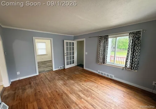 Photo 3 of Single family home for sale at 664 Melrose St, Pontiac, MI 48340 | MLS# 20261068275 | Listing updated on 2026-09-09
