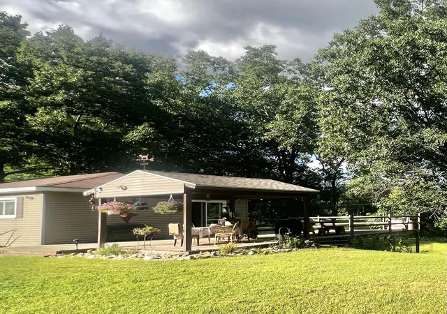 Photo 4 of Single family home for sale at 3979 W Bacon Rd, Hillsdale Township Hillsdale, MI 49242 | MLS# 62026045013 | Listing updated on 2026-09-02