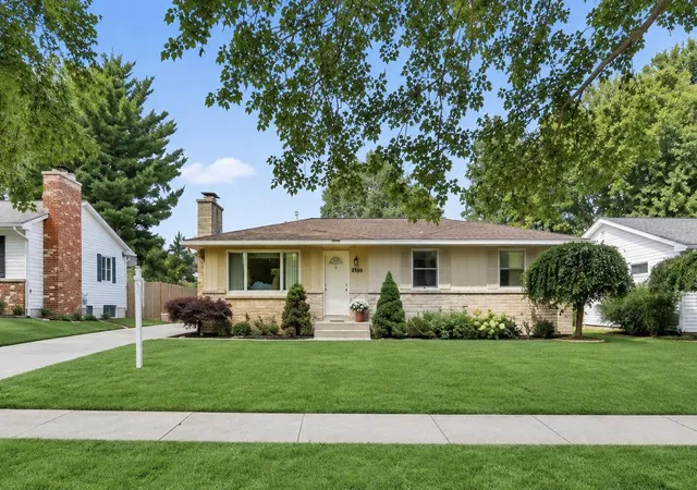 Photo 1 of Single family home for sale at 1399 Clover Crst Nw, Grand Rapids City Kent, MI 49504 | MLS# 65026045016 | Listing updated on 2026-09-24