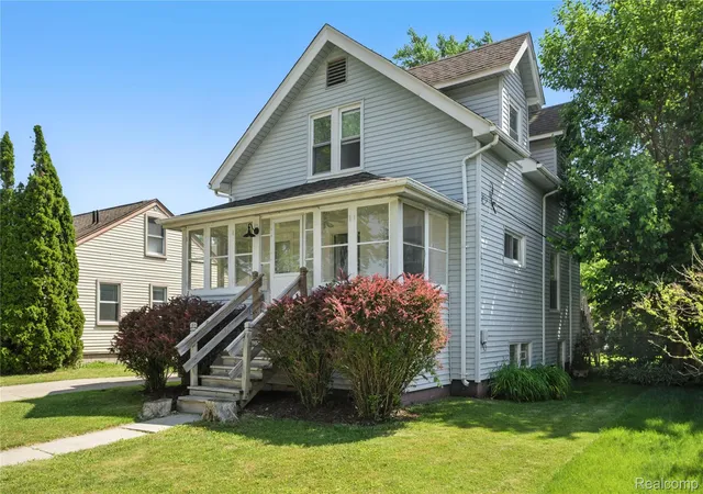 Photo 4 of Multi family home for sale at 306 N Kenwood Ave, Royal Oak City Oakland, MI 48067 | MLS# 20261068291 | Listing updated on 2026-10-04
