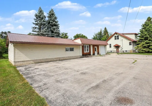 Photo 3 of Single family home for sale at 1007 N Huron Rd, Fraser Township Bay, MI 48634 | MLS# 61050219814 | Listing updated on 2026-09-23