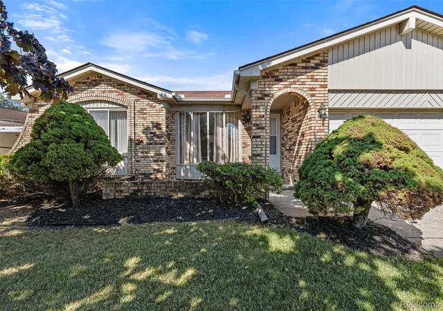 Photo 3 of Single family home for sale at 38653 Levisham Dr, Clinton Charter Township Macomb, MI 48038 | MLS# 20261068307 | Listing updated on 2026-09-11