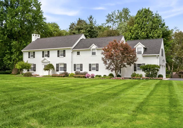 Photo 2 of Mansion for sale at 1500 Whites Rd, Kalamazoo City Kalamazoo, MI 49008 | MLS# 66026045035 | Listing updated on 2026-08-26