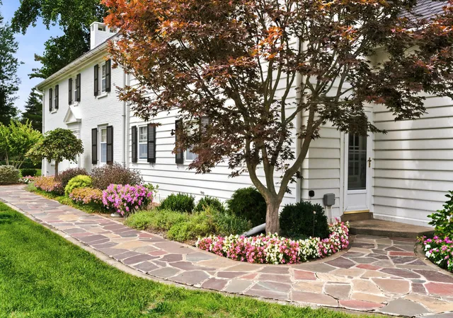 Photo 3 of Mansion for sale at 1500 Whites Rd, Kalamazoo City Kalamazoo, MI 49008 | MLS# 66026045035 | Listing updated on 2026-08-26