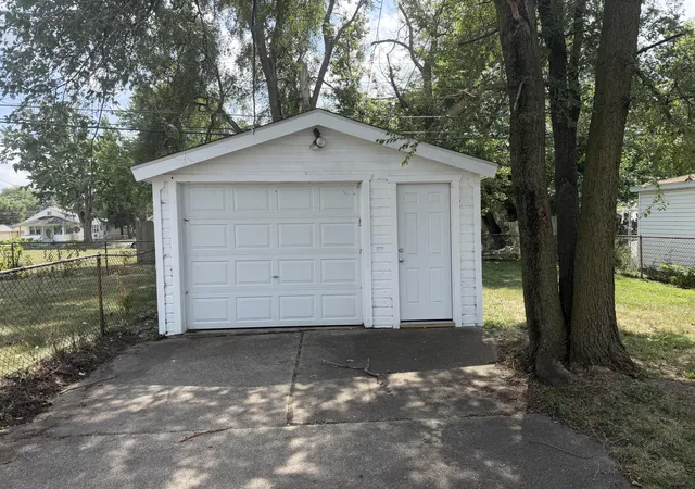 Photo 3 of Single family home for sale at 8144 Orchard Ave, Warren City Macomb, MI 48089 | MLS# 81026045042 | Listing updated on 2026-08-26