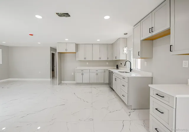 Photo 3 of Single family home for sale at 3402 Elmhurst Ave, Royal Oak City Oakland, MI 48073 | MLS# 20261068326 | Listing updated on 2026-09-29