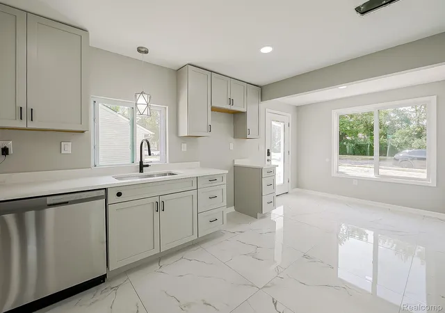 Photo 3 of Single family home for sale at 3402 Elmhurst Ave, Royal Oak City Oakland, MI 48073 | MLS# 20261068326 | Listing updated on 2026-09-29