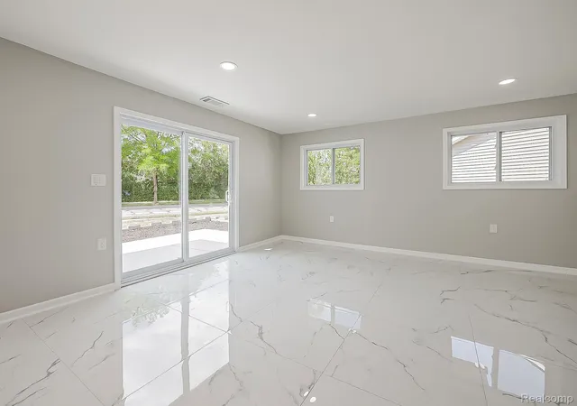 Photo 4 of Single family home for sale at 3402 Elmhurst Ave, Royal Oak City Oakland, MI 48073 | MLS# 20261068326 | Listing updated on 2026-09-29